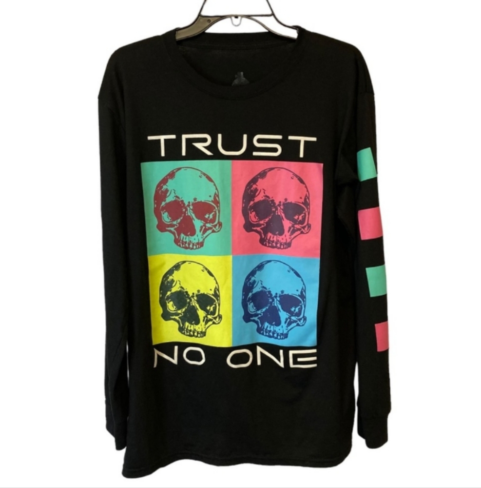 5/$50 EUC Launder Mens Skull Graphic Colorful Long Sleeve TShirt Sz. L